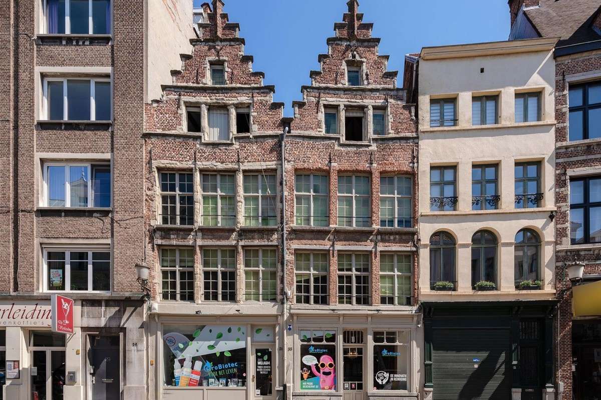 $1,049,229 (925.000 € EUR) – Antwerp I Center, the old area, Antwerp, Antwerp, 2000 Belgium • BATHROOMS: 2 Full