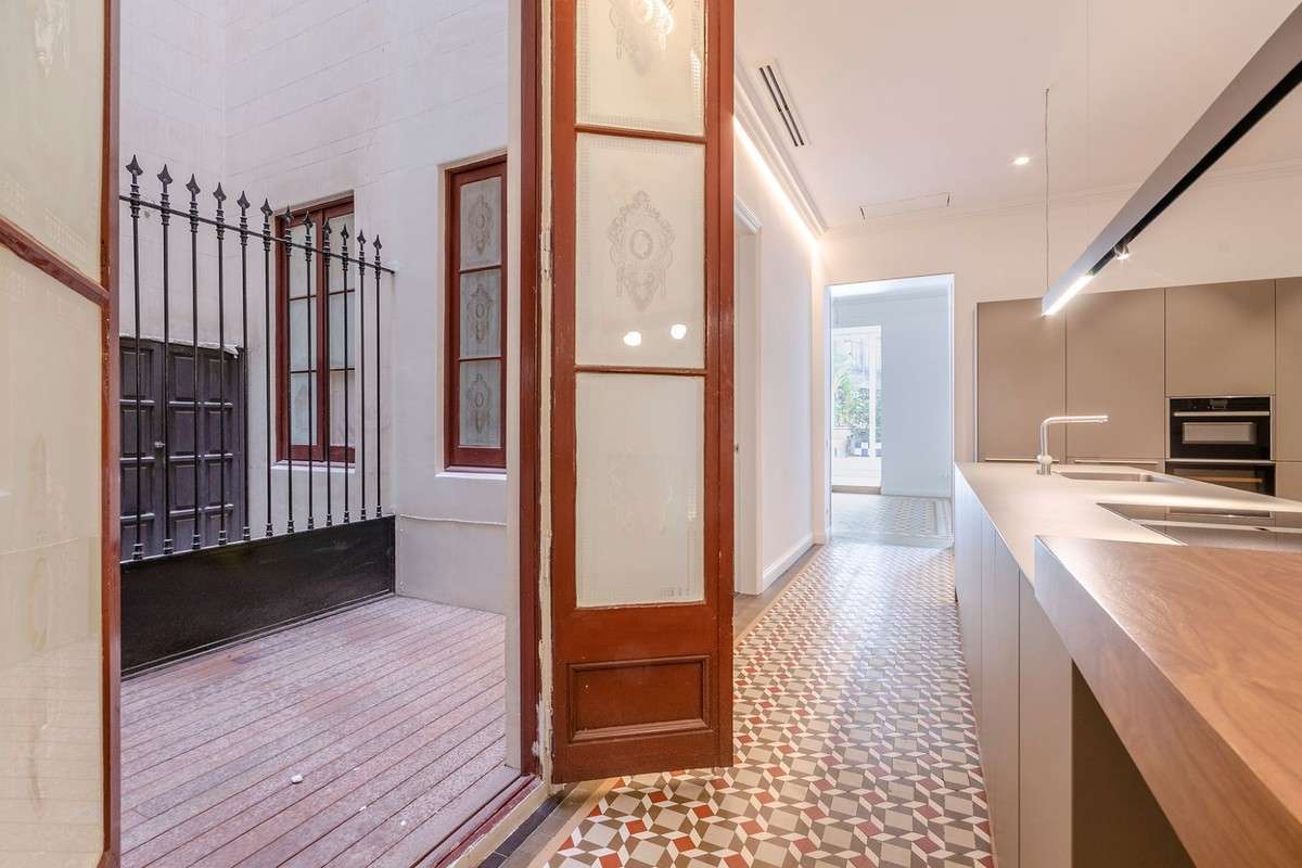 Modernist apartment with newly renovated terrace in Eixample Right Side district