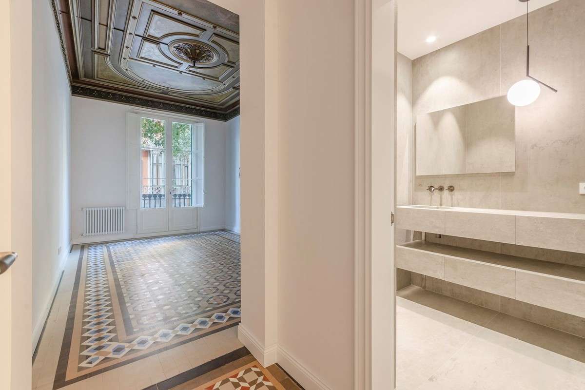 Modernist apartment with newly renovated terrace in Eixample Right Side district